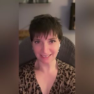 Meet your Posher, Derina